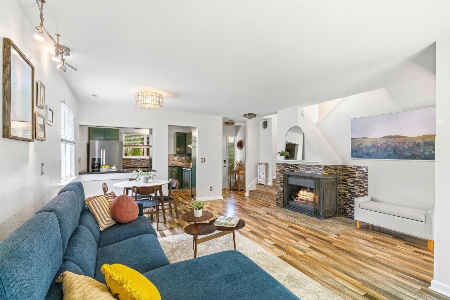 1200 Capitola Road 7