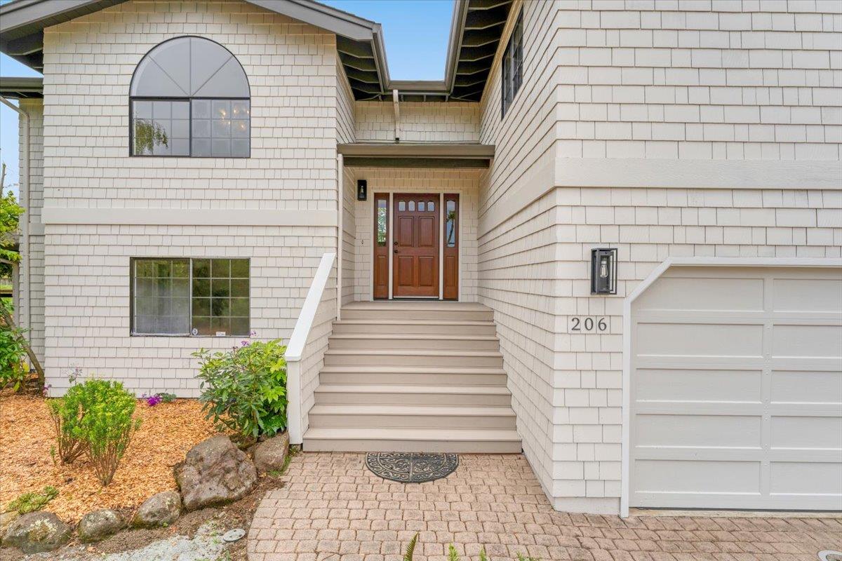 206 Via Lantana
