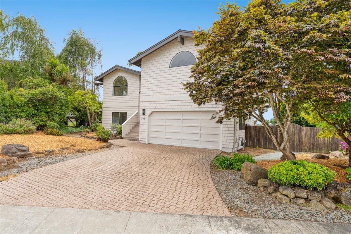 206 Via Lantana