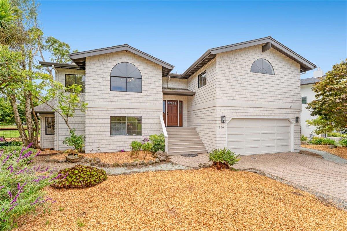 206 Via Lantana