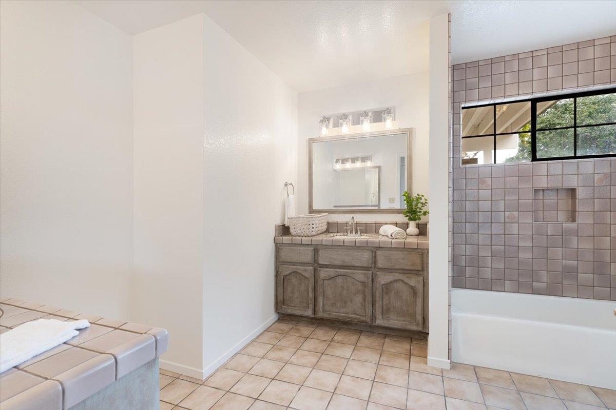 206 Via Lantana