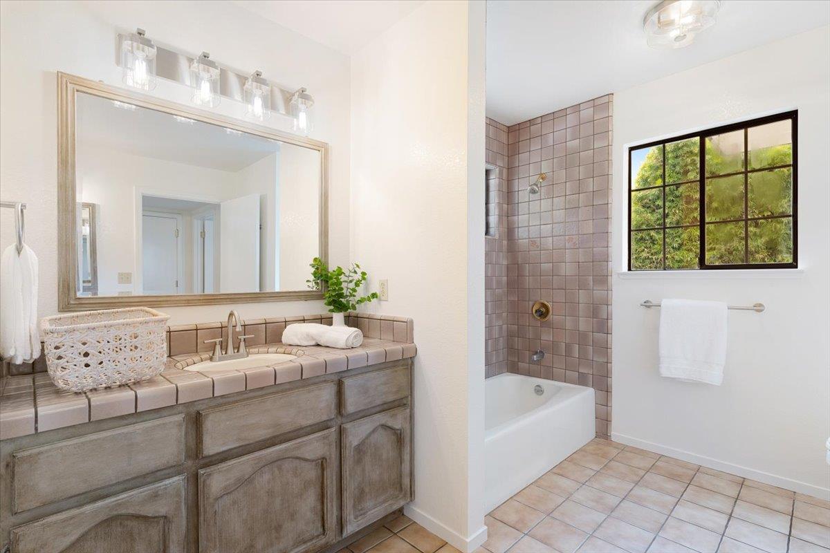 206 Via Lantana