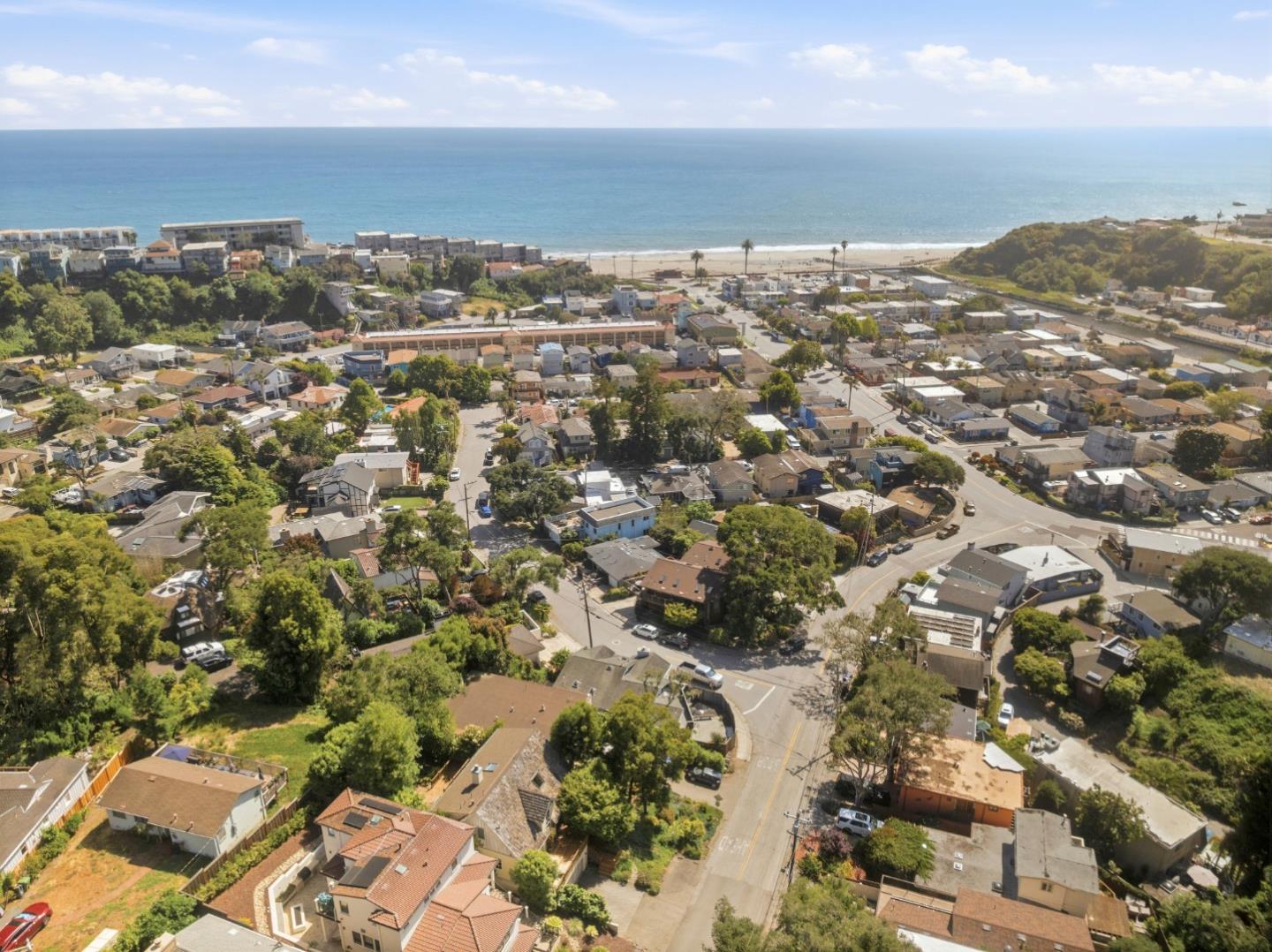 232 Beach DR