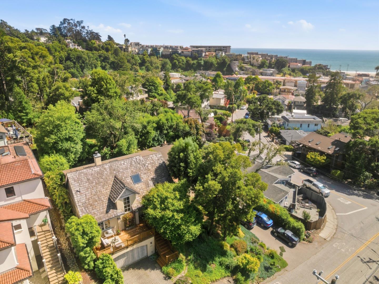 232 Beach DR