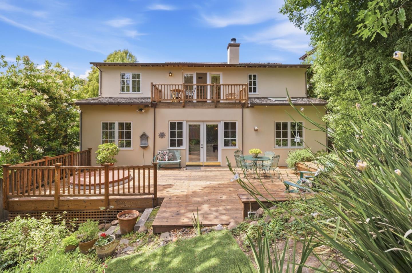 232 Beach DR