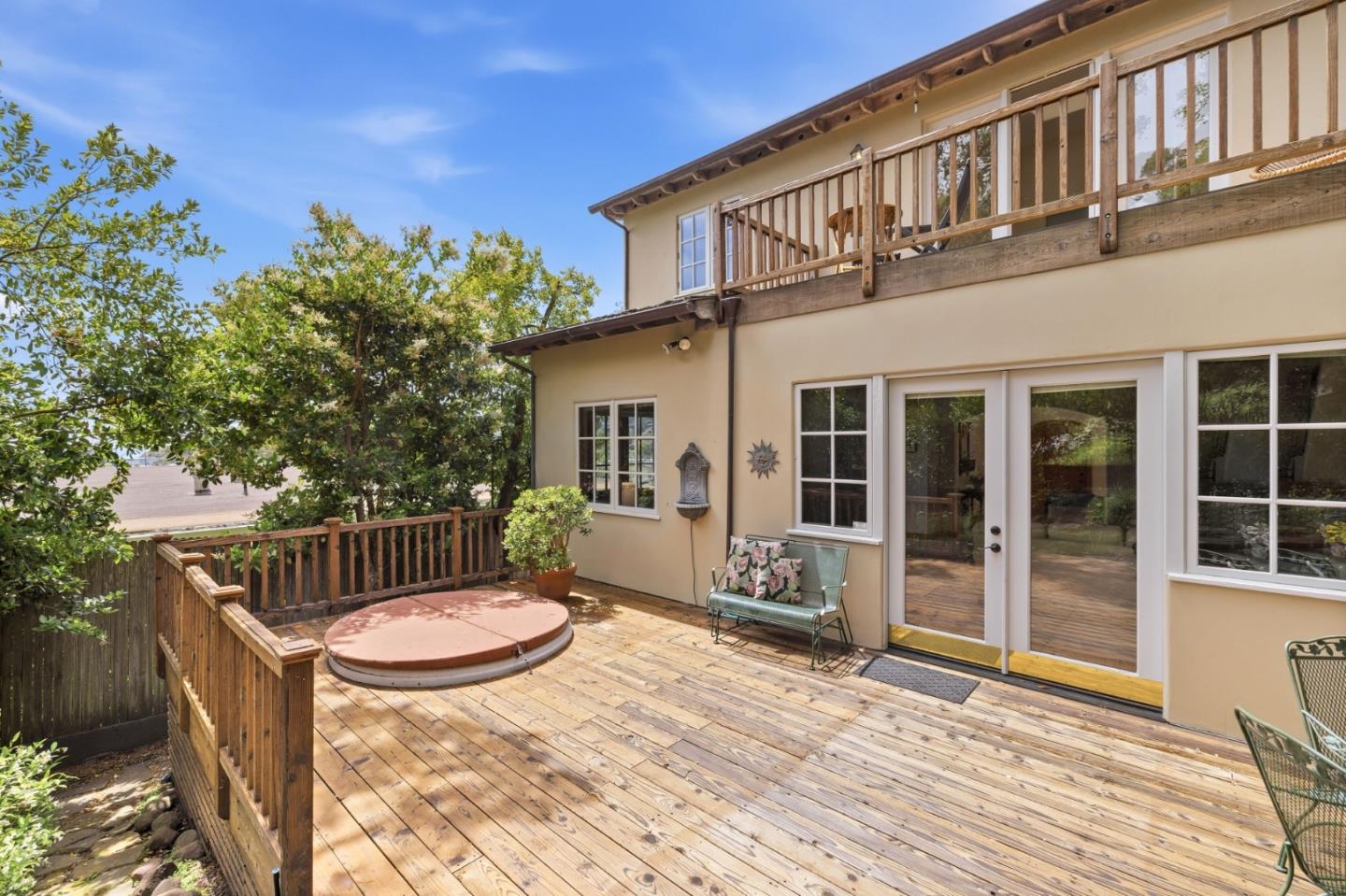 232 Beach DR