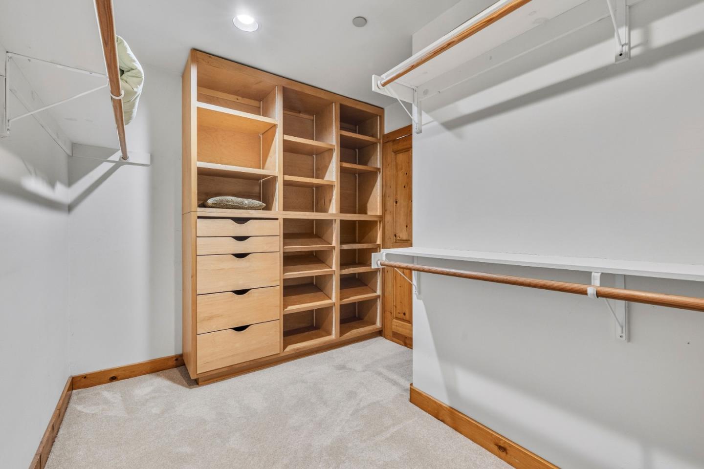 232 Beach DR