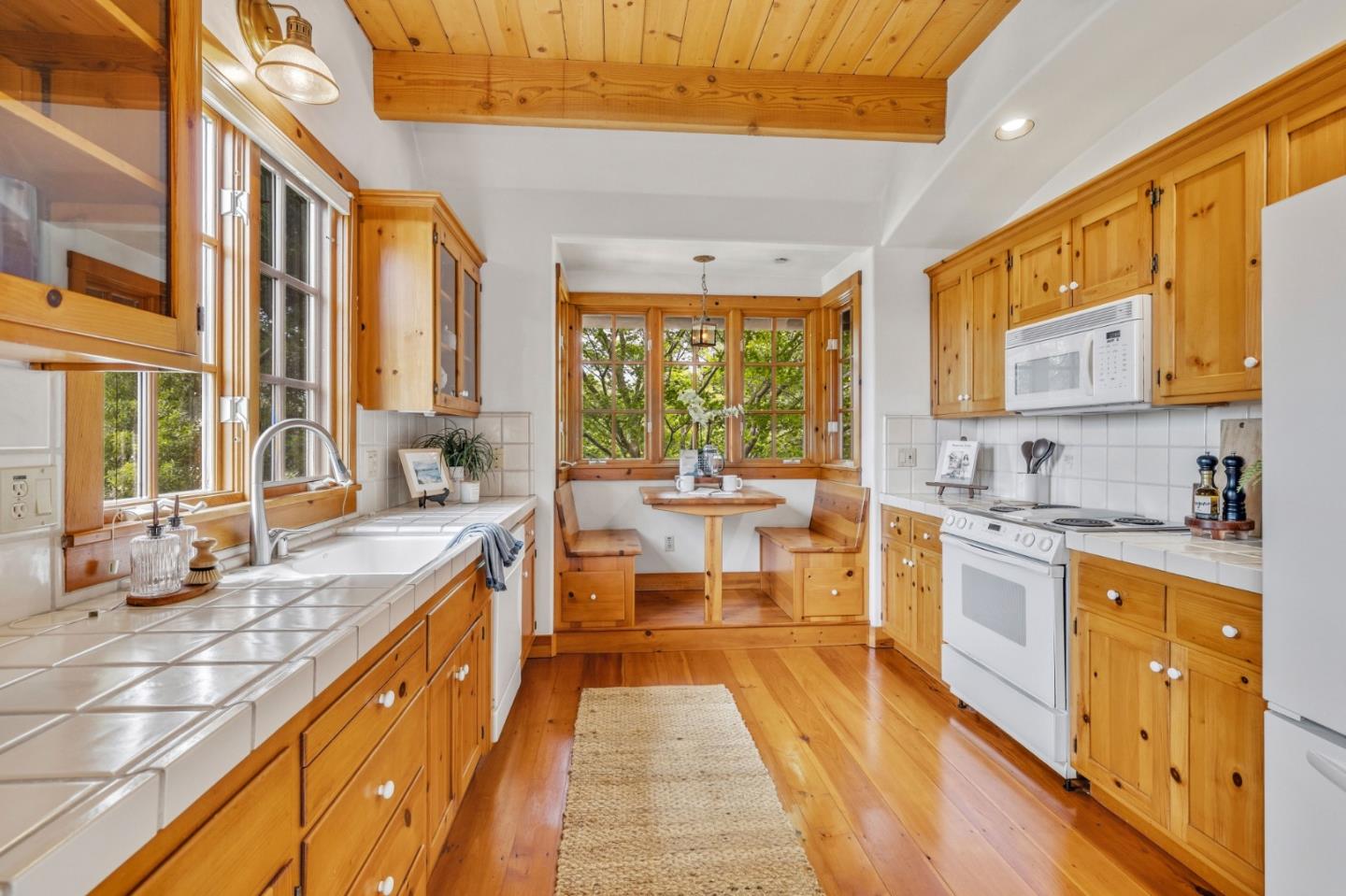 232 Beach DR