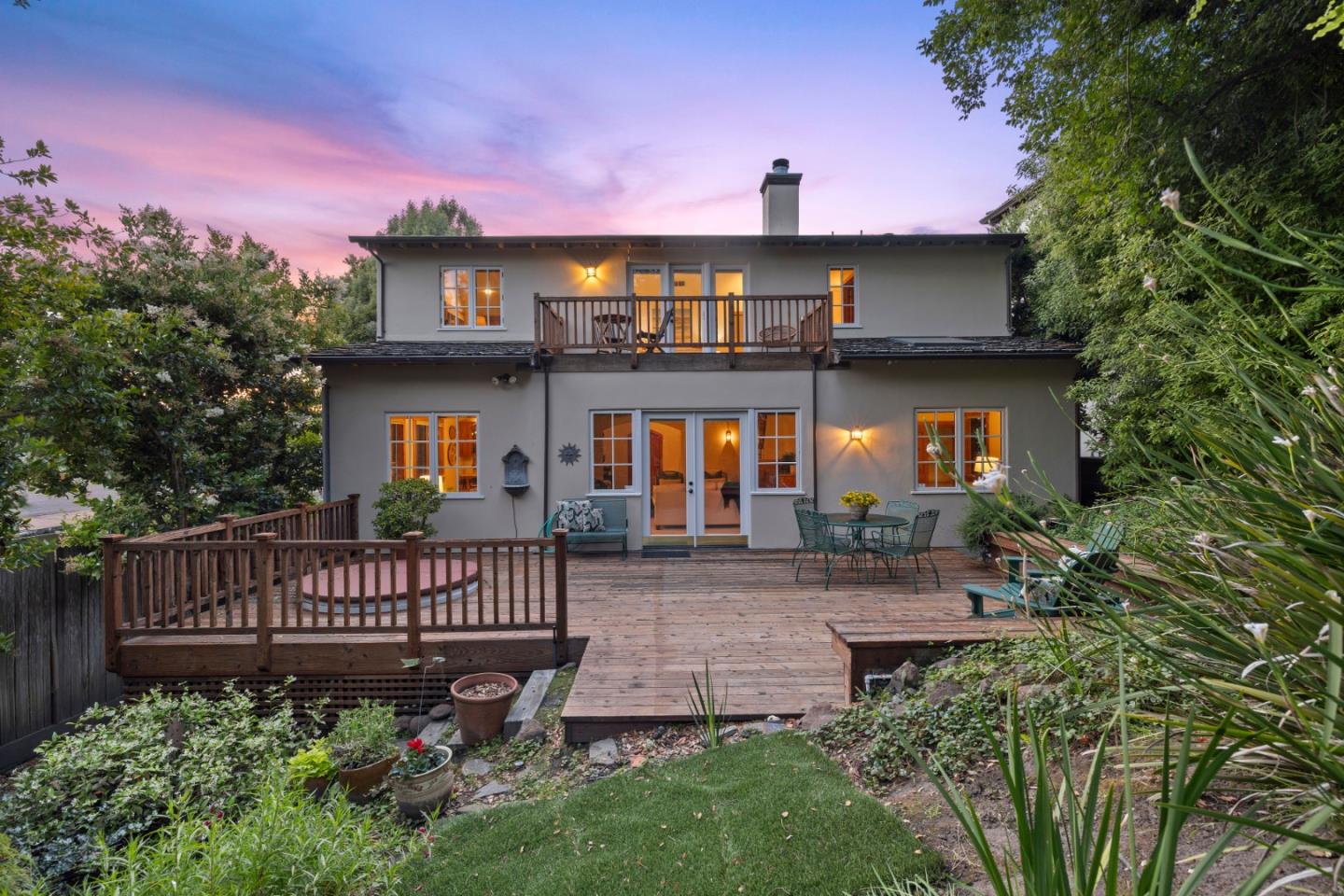 232 Beach DR