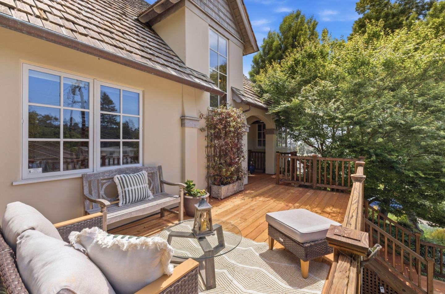 232 Beach DR