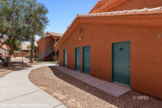 962 Springs Dr #202