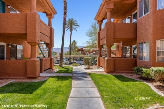 962 Springs Dr #202