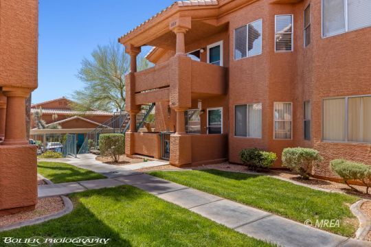 962 Springs Dr #202