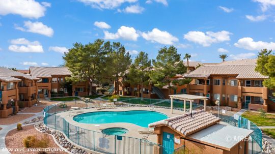962 Springs Dr #202