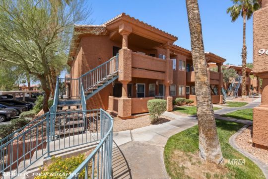 962 Springs Dr #202