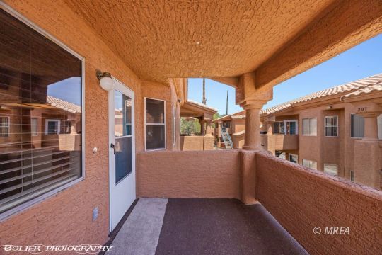 962 Springs Dr #202