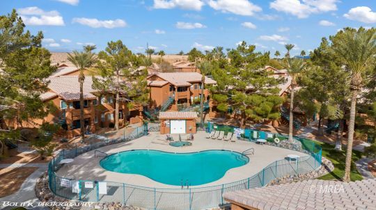 962 Springs Dr #202