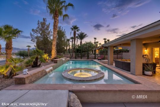560 Rolling Hills Dr