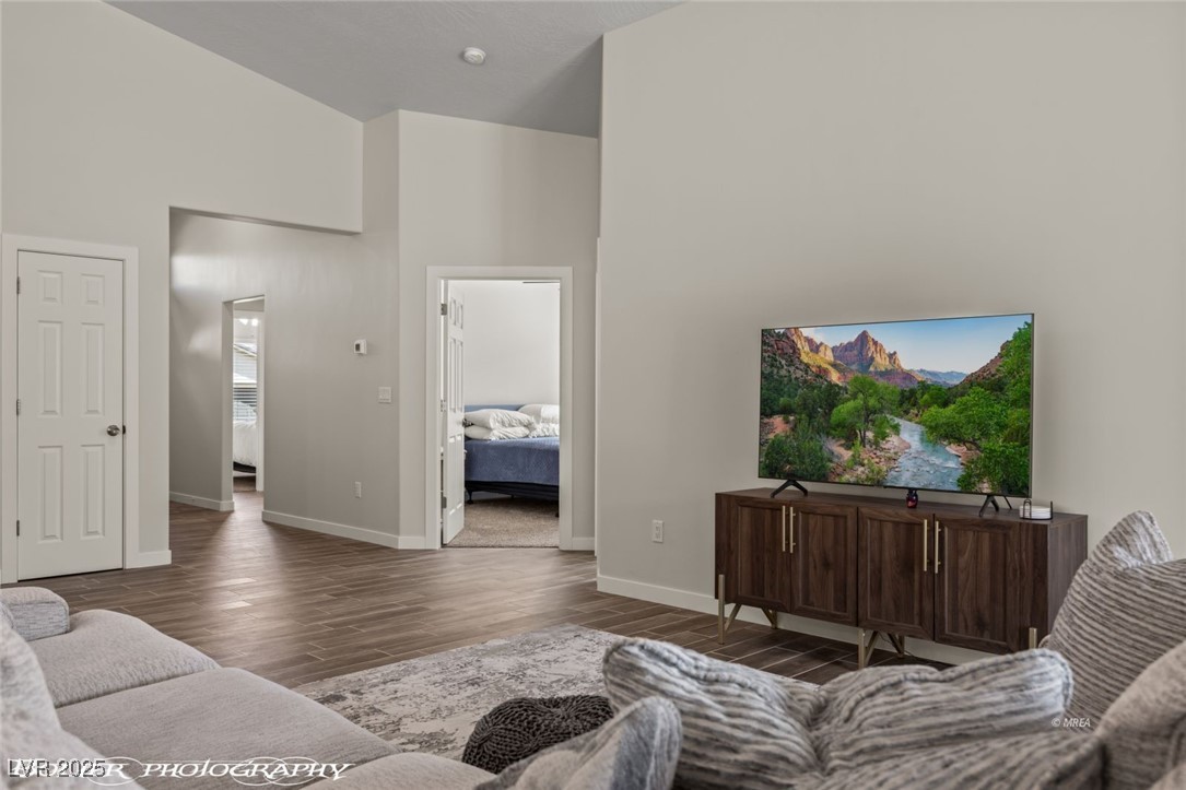 942 Shadow Hawk Ridge