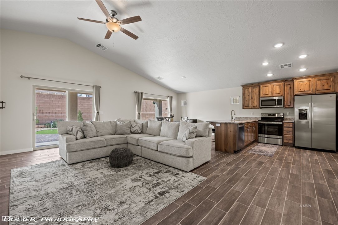 942 Shadow Hawk Ridge
