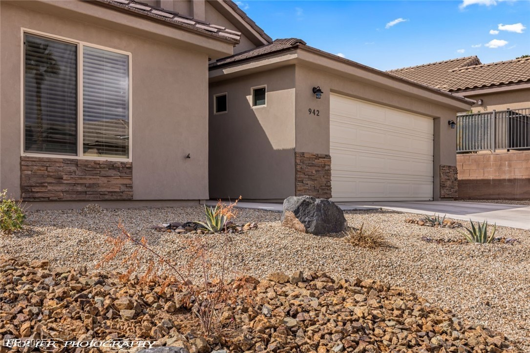 942 Shadow Hawk Ridge