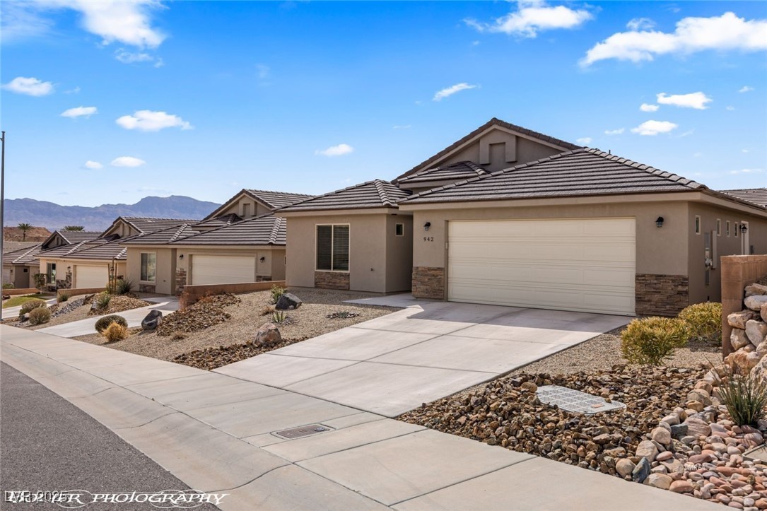 942 Shadow Hawk Ridge