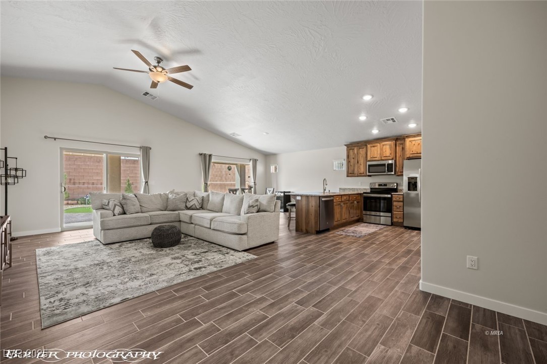 942 Shadow Hawk Ridge
