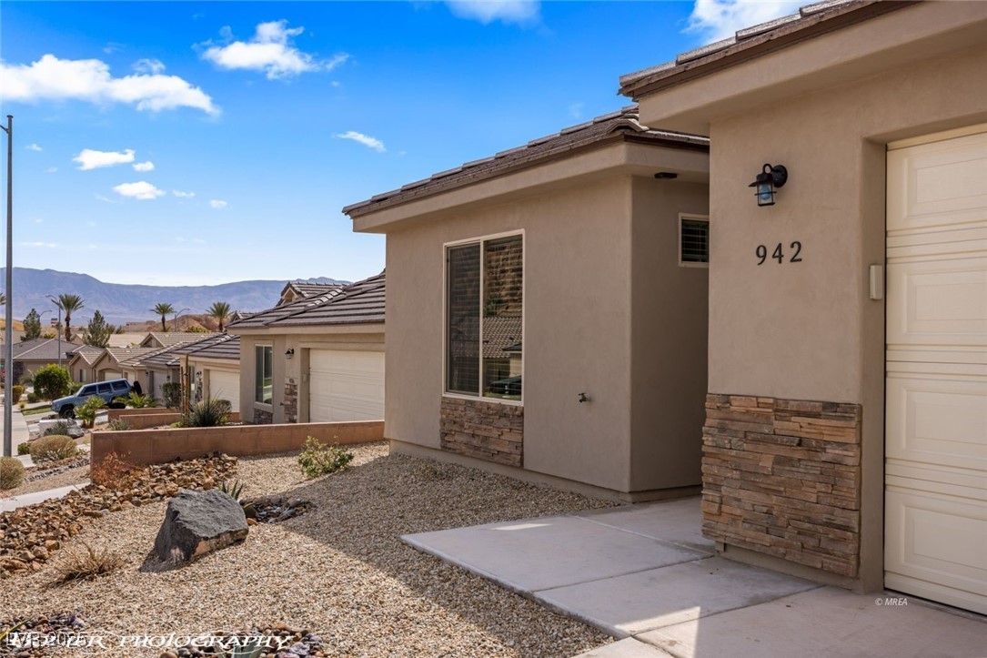 942 Shadow Hawk Ridge