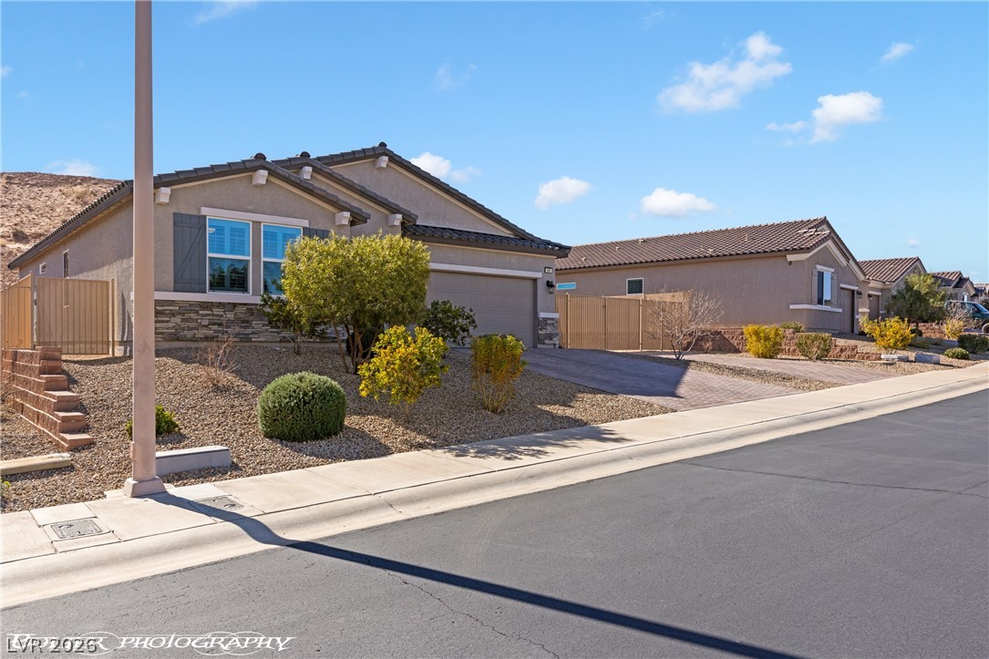 946 Overlook Lane