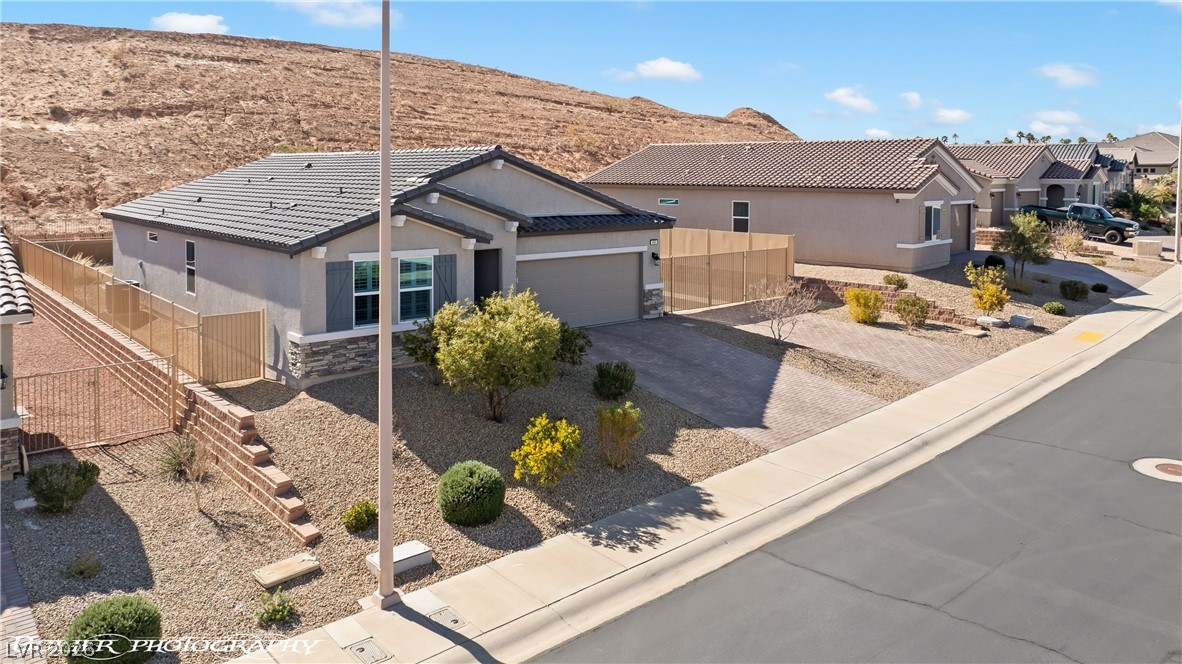 946 Overlook Lane