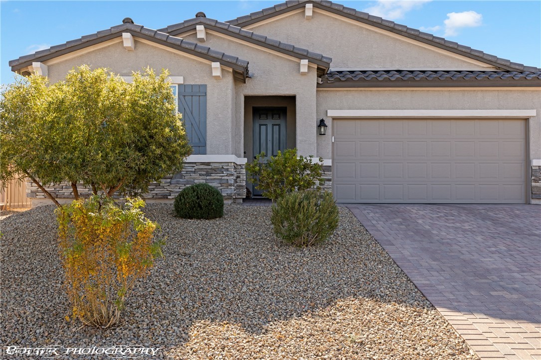 946 Overlook Lane