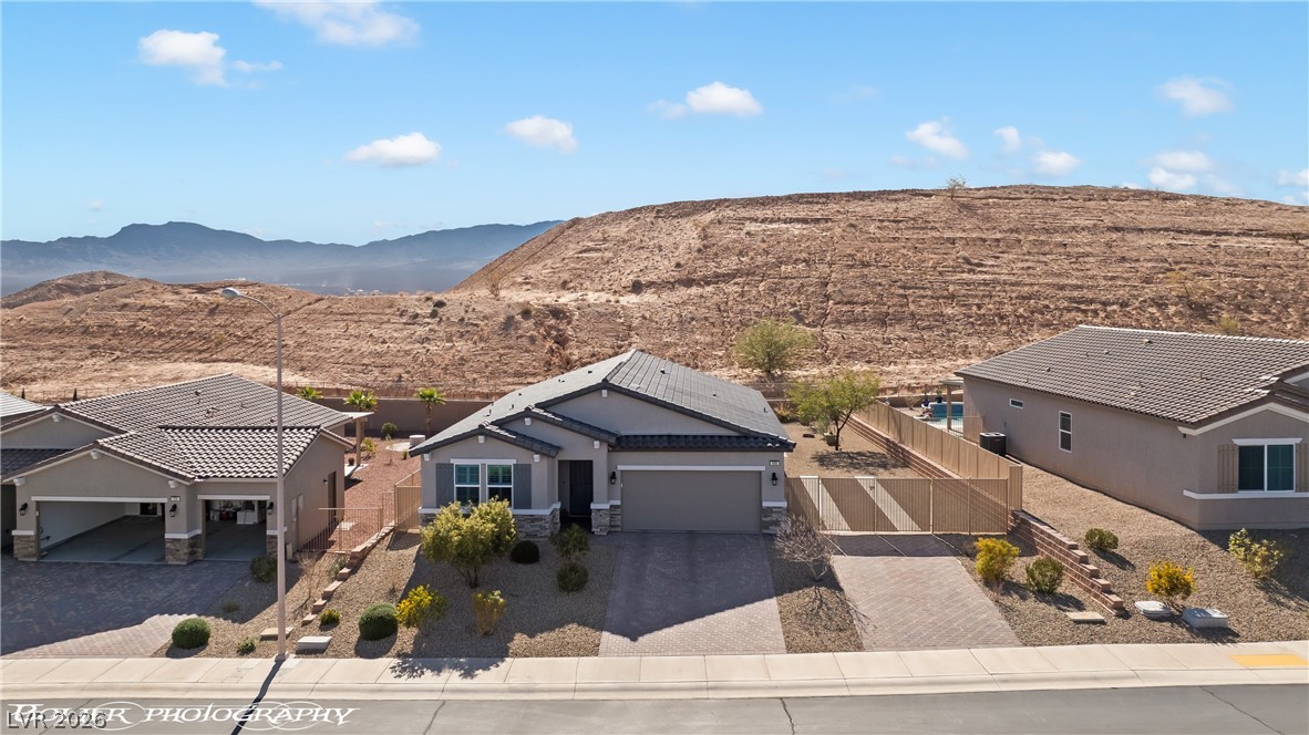 946 Overlook Lane