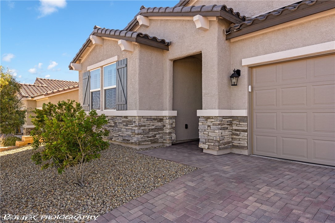 946 Overlook Lane