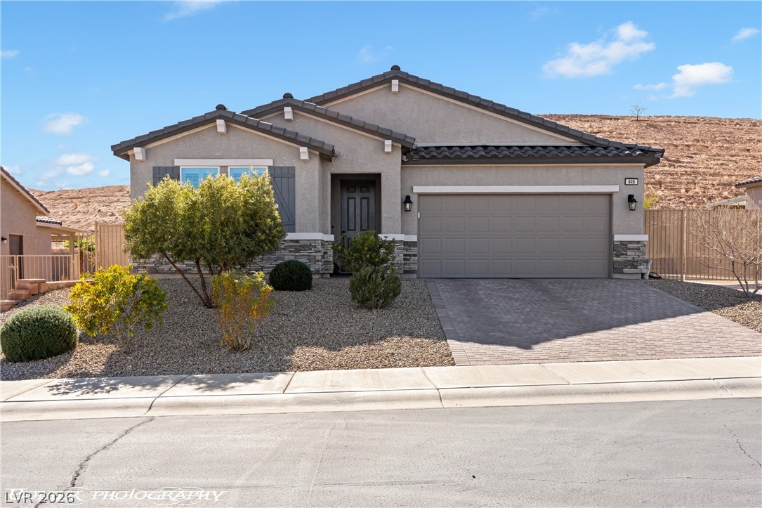 946 Overlook Lane
