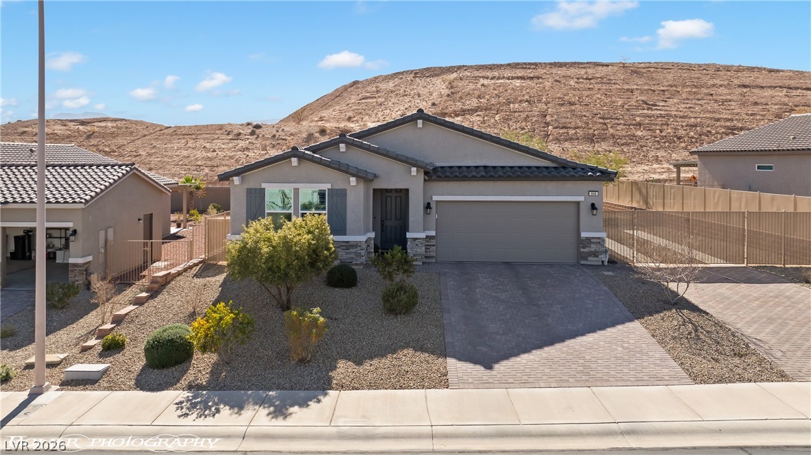 946 Overlook Lane