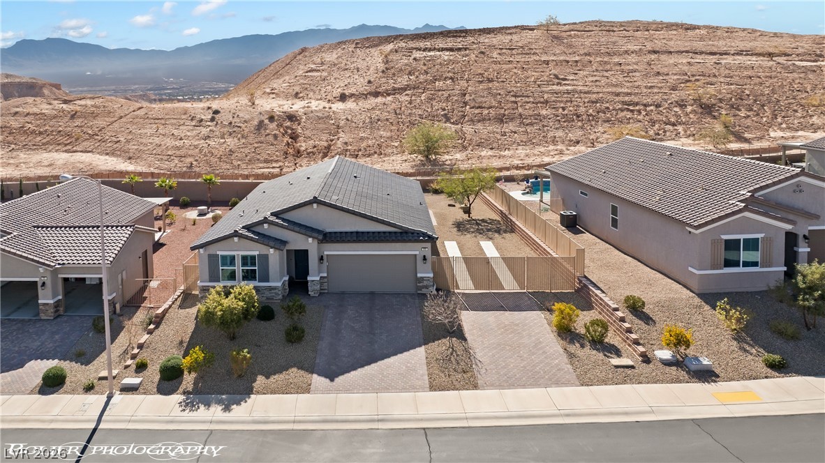 946 Overlook Lane