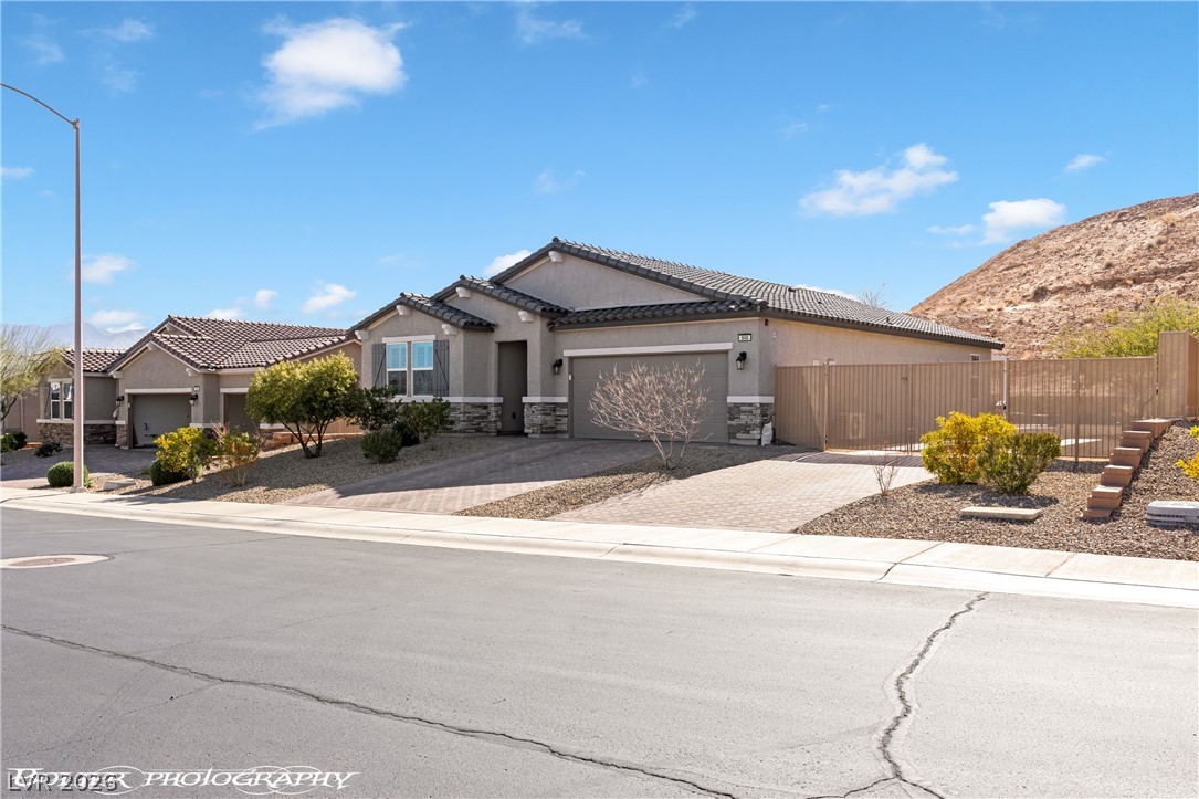 946 Overlook Lane