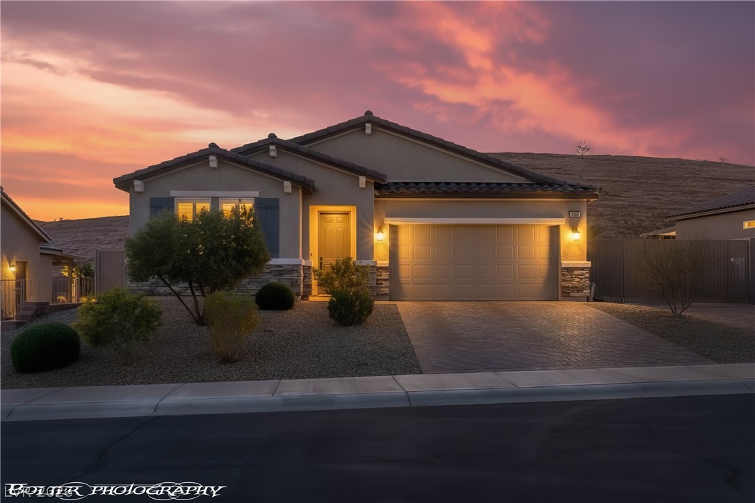 946 Overlook Lane