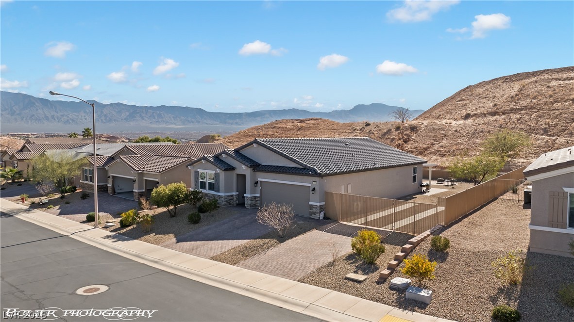 946 Overlook Lane