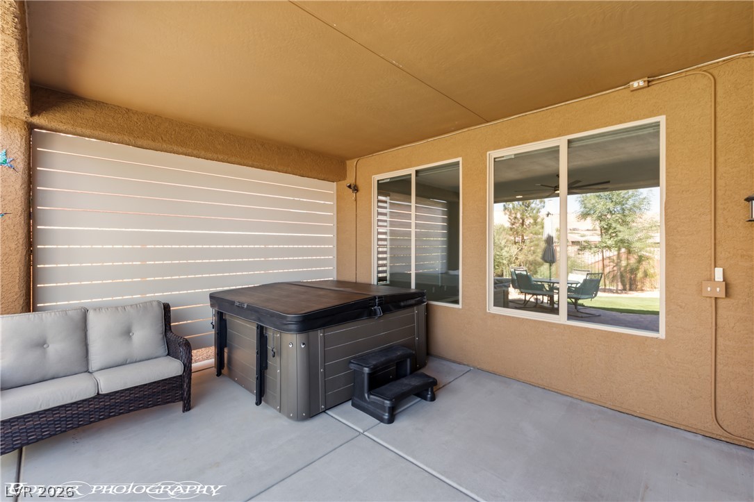 957 Emerald Pool Bluff