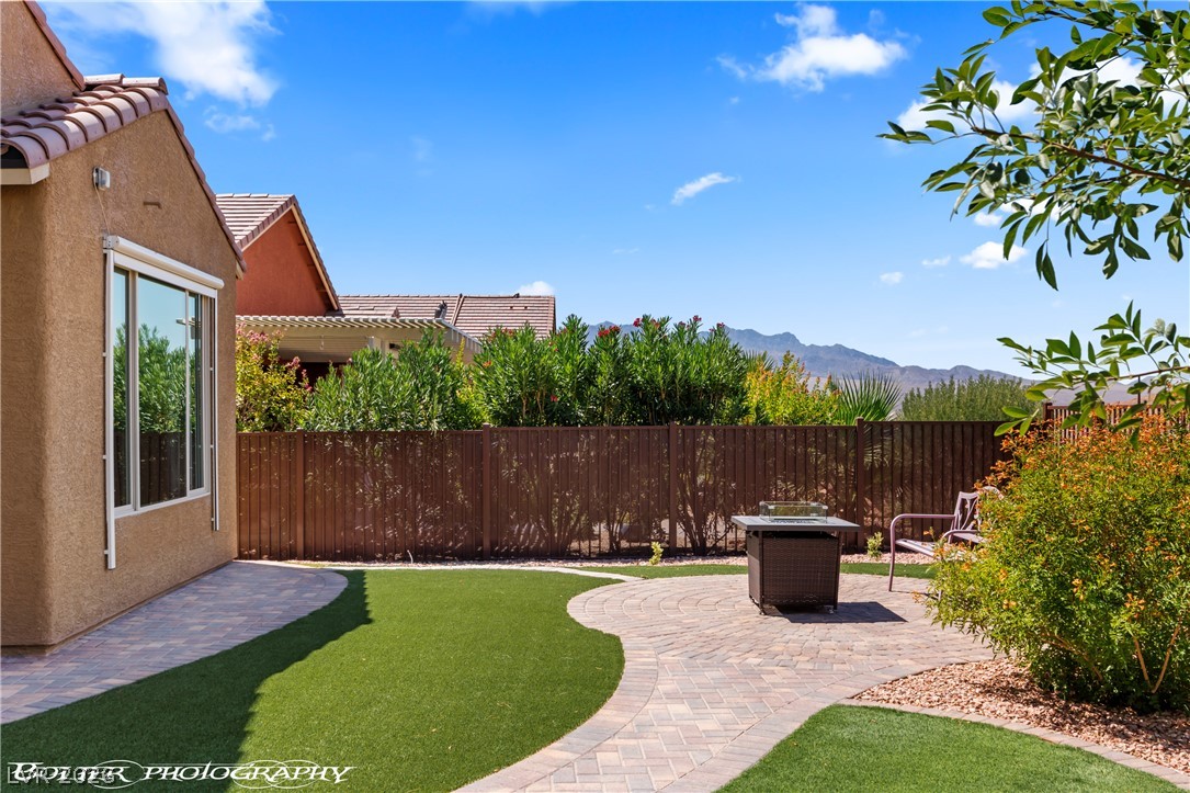 957 Emerald Pool Bluff