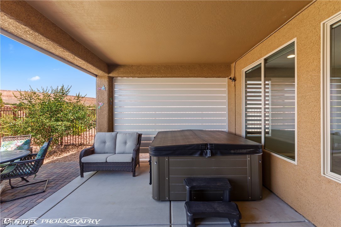 957 Emerald Pool Bluff