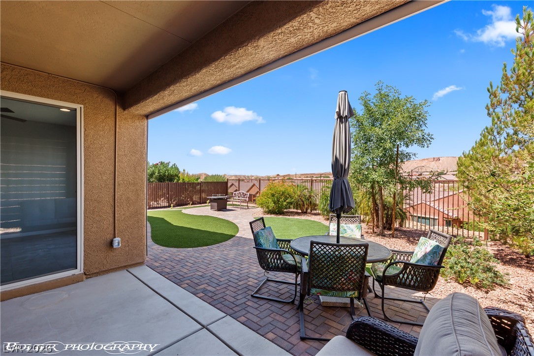 957 Emerald Pool Bluff