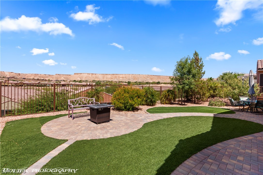 957 Emerald Pool Bluff