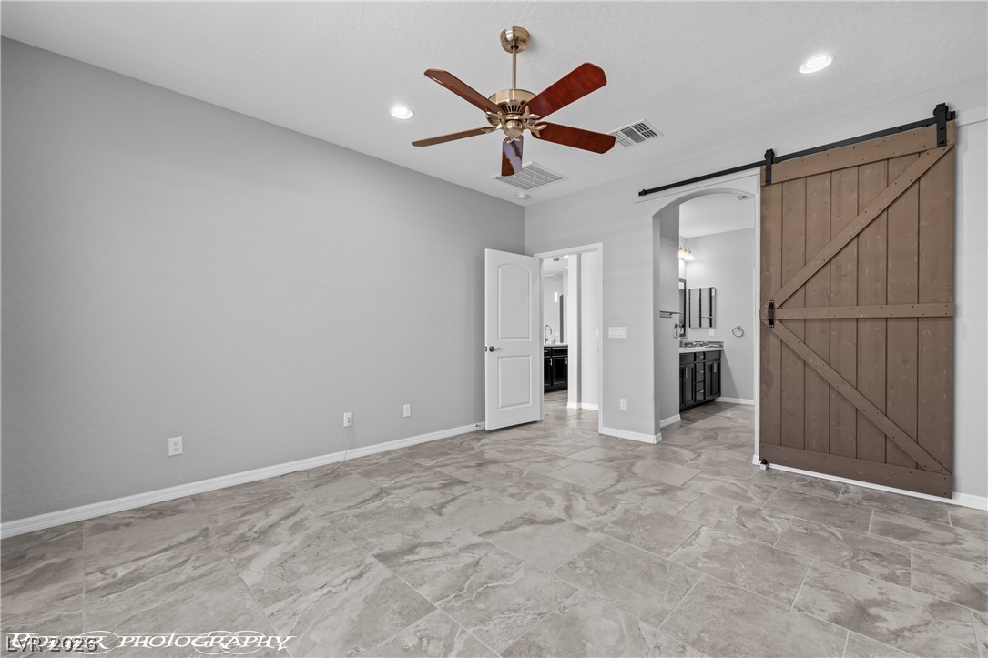 957 Emerald Pool Bluff