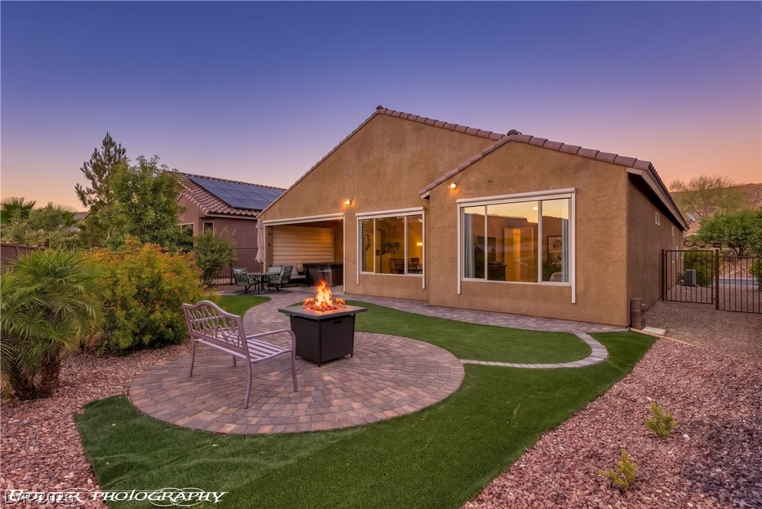 957 Emerald Pool Bluff