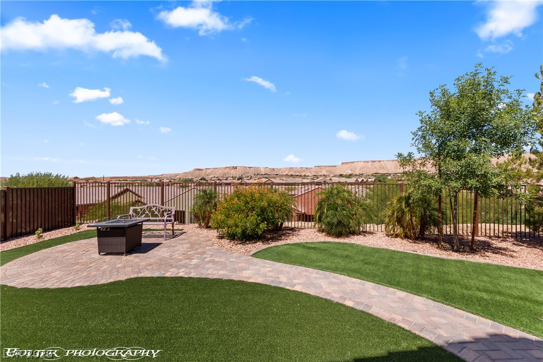 957 Emerald Pool Bluff