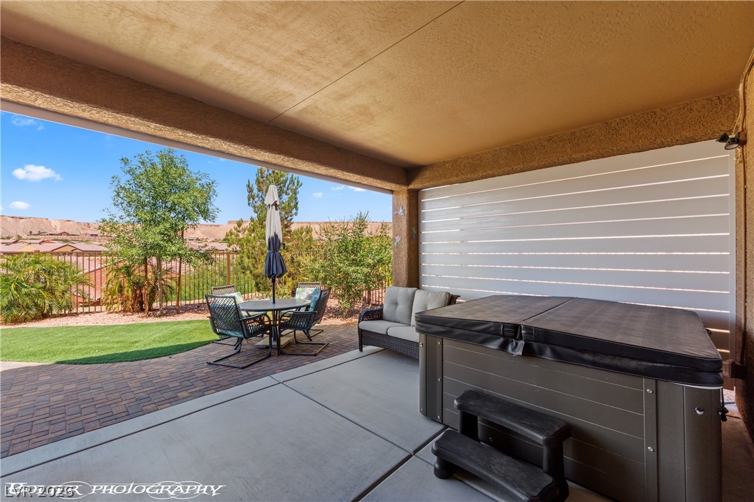 957 Emerald Pool Bluff