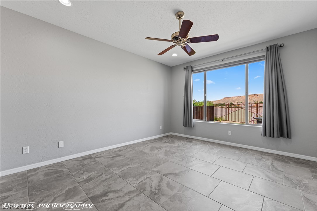 957 Emerald Pool Bluff