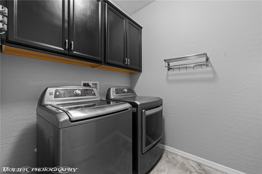 957 Emerald Pool Bluff